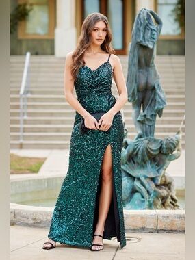 Violet Weekend Junior’s
Metallic Pleated Sequin
Gown in Emerald Green